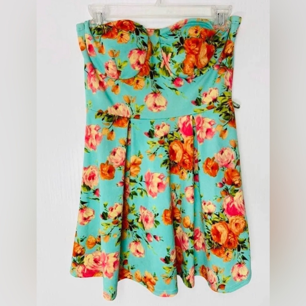 Womens Cute Summer Floral Dress size medium 💖